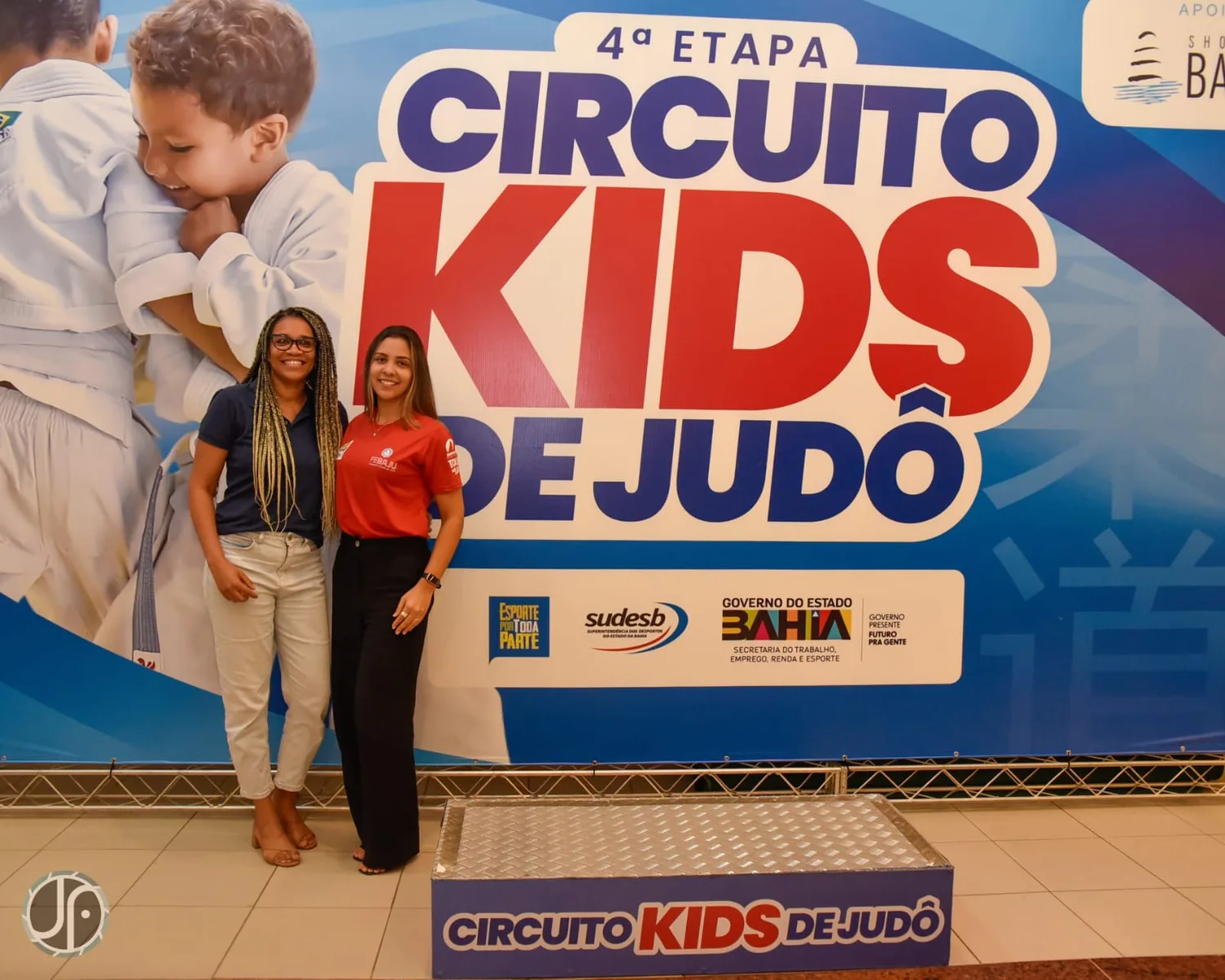 Ativação de marca com equipe e cenário de evento esportivo